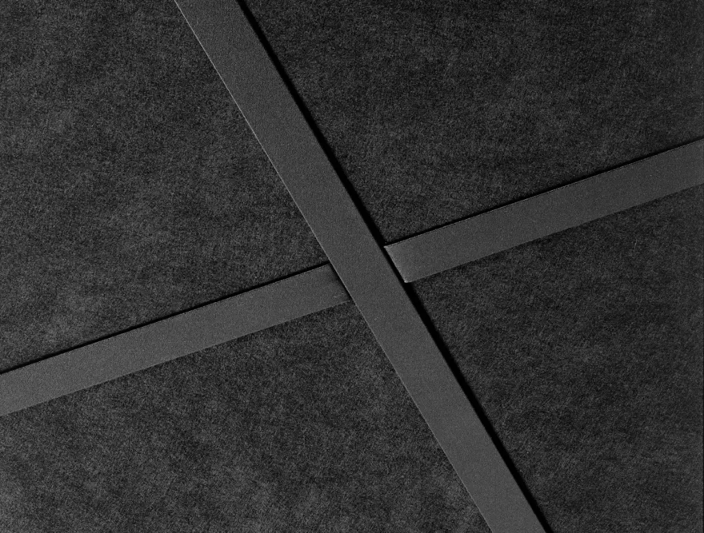 Sombra A T24 600X600x15mm negro (14,40 m2/cj)